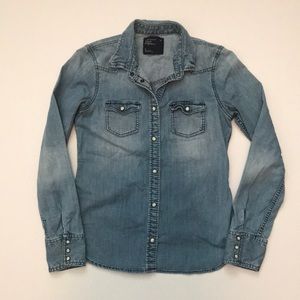 AEO Denim pearl snap shirt